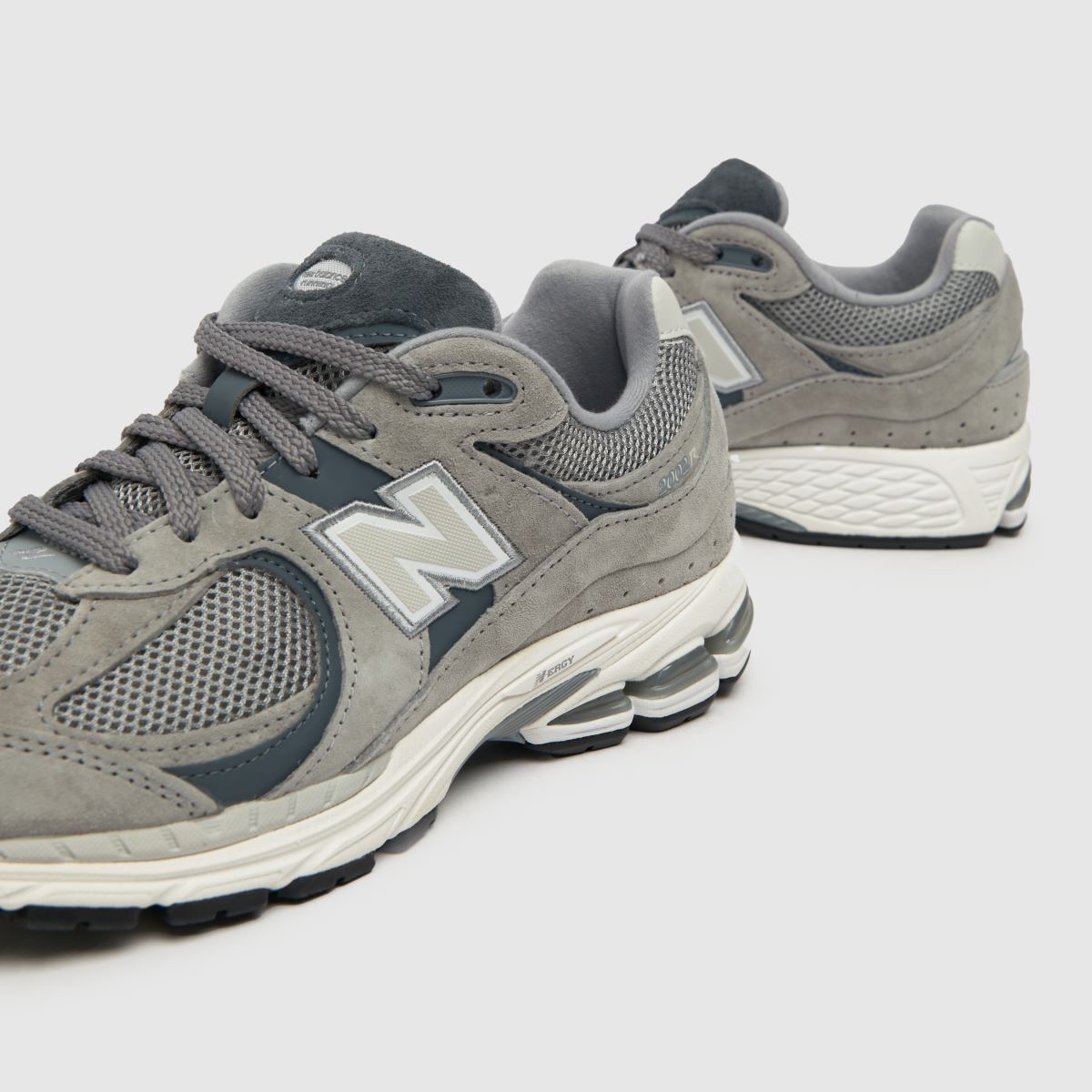 Chaussure-New-Balance-2002R-Gris-3.jpeg