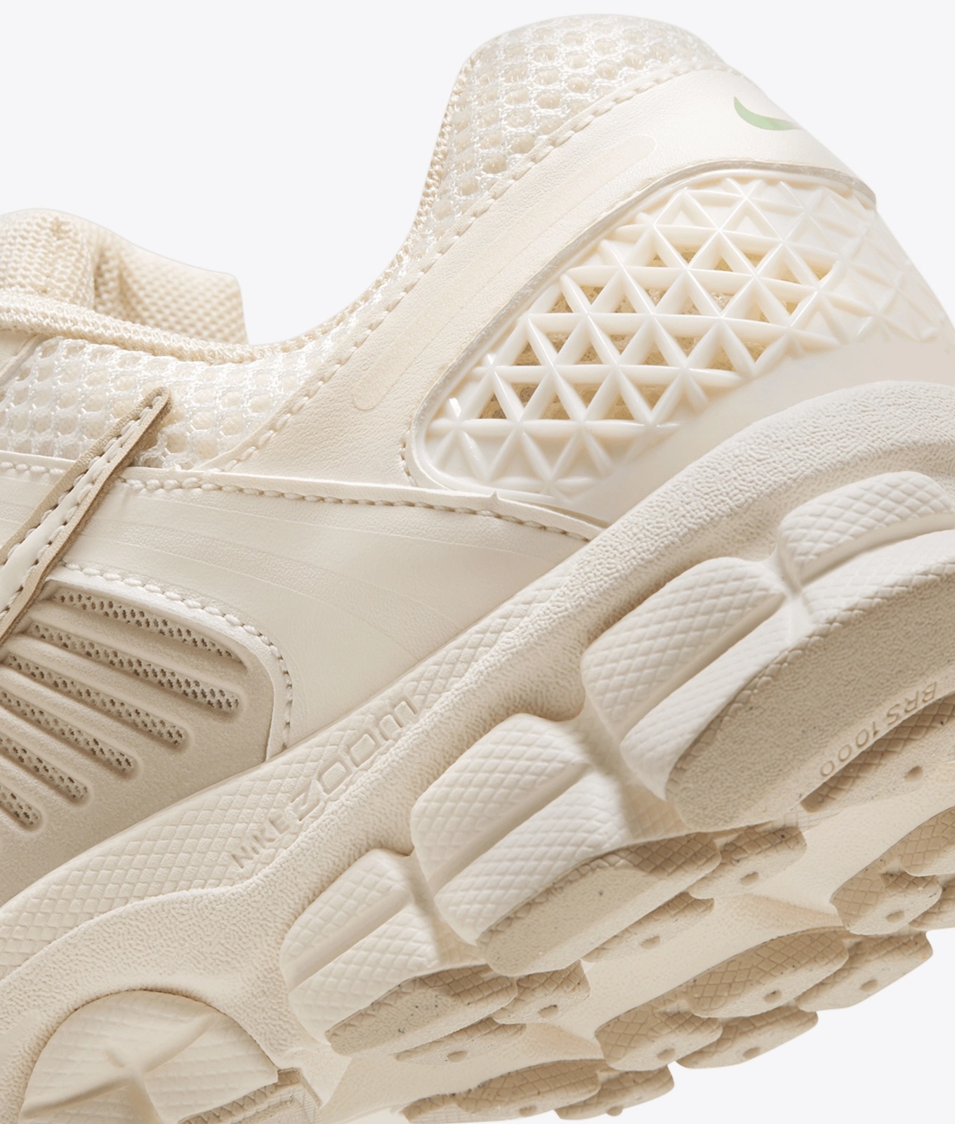 Chaussure-Nike-Zoom-Vomero-5-Beige-Rose-3.jpeg