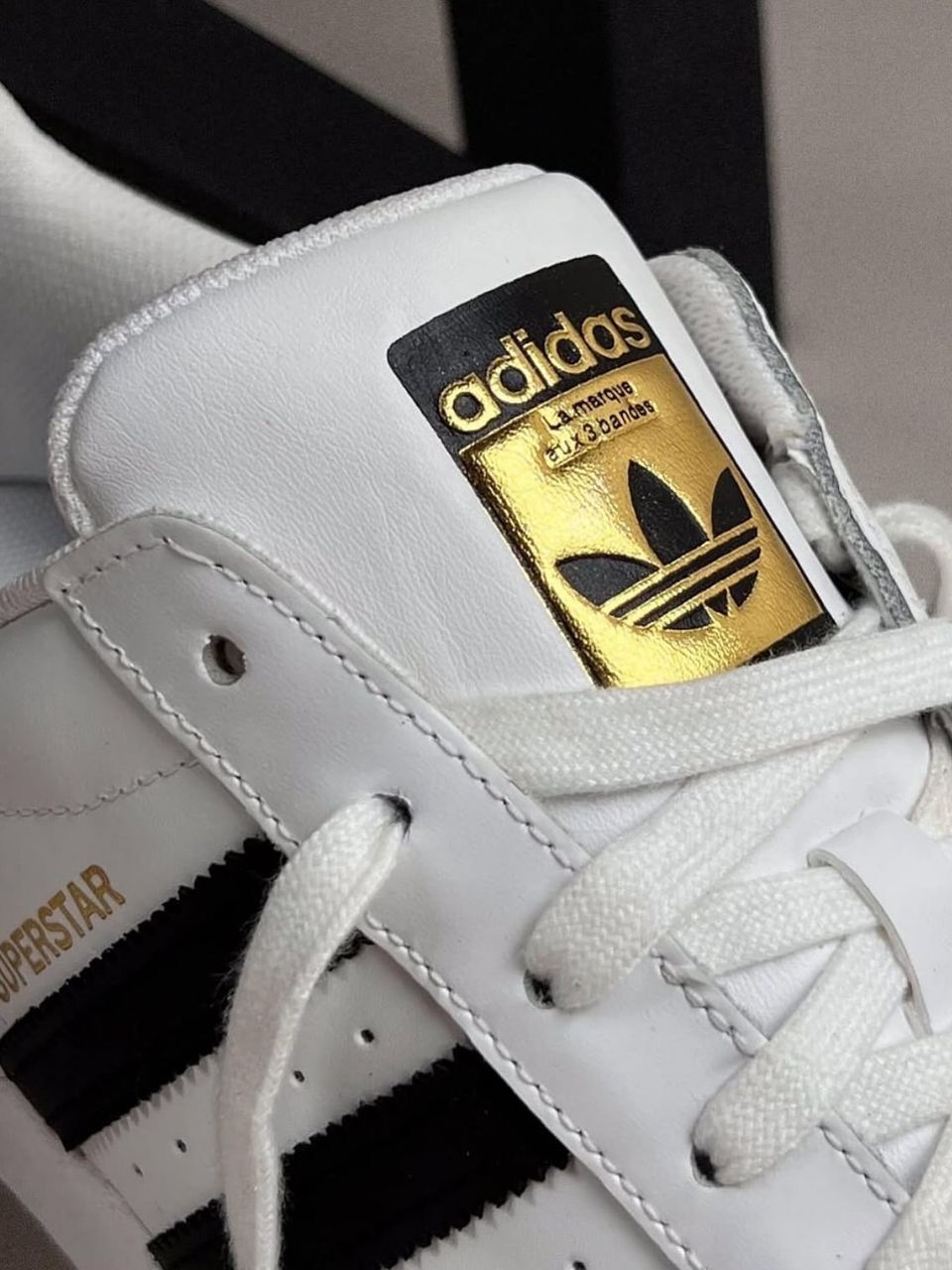 Chaussures-Adidas-Superstar-Blanc-Noir-4.jpeg