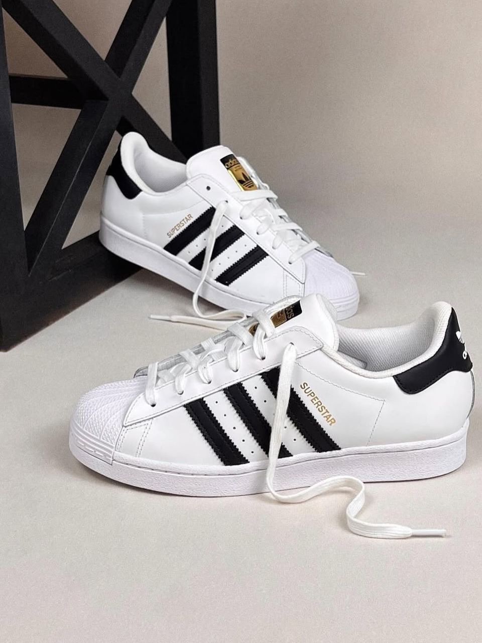 Chaussures-Adidas-Superstar-Blanc-Noir-5.jpeg