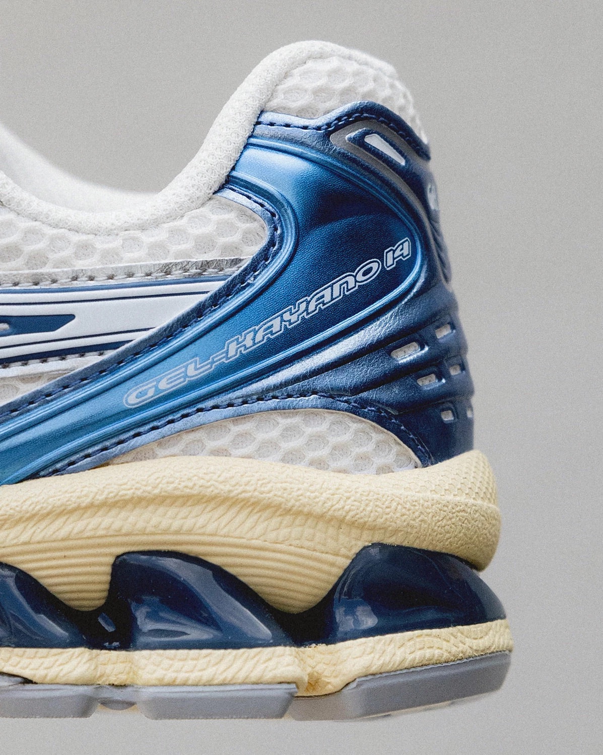 Chaussures-Asics-Gel-Kayano-14-Creme-Bleu-Metallique-4.jpeg