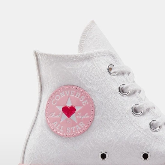 Chaussures-Converse-Chuck-70-High-Rose-Vintage-Blanc-4.jpeg