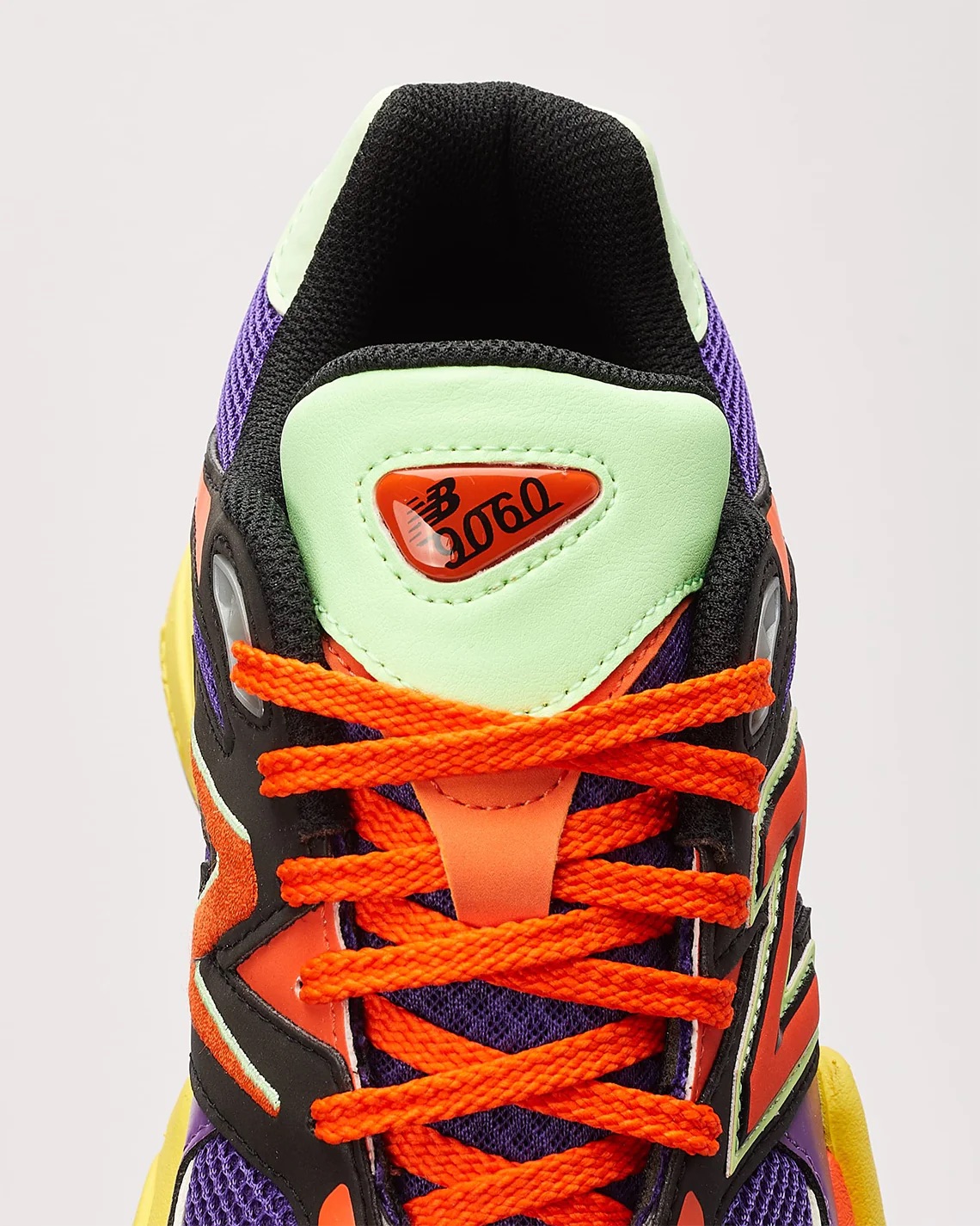Chaussures-New-Balance-9060-Violet-Prisme-Printemps-Vibrant-3.jpeg