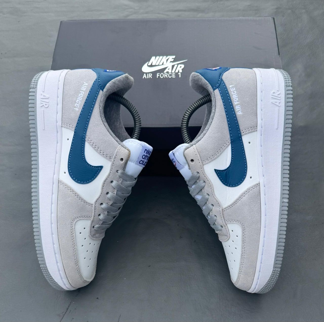 Chaussures-Nike-Air-Force-1-Low-Athletic-Club-Bleu-Marina-7.jpeg