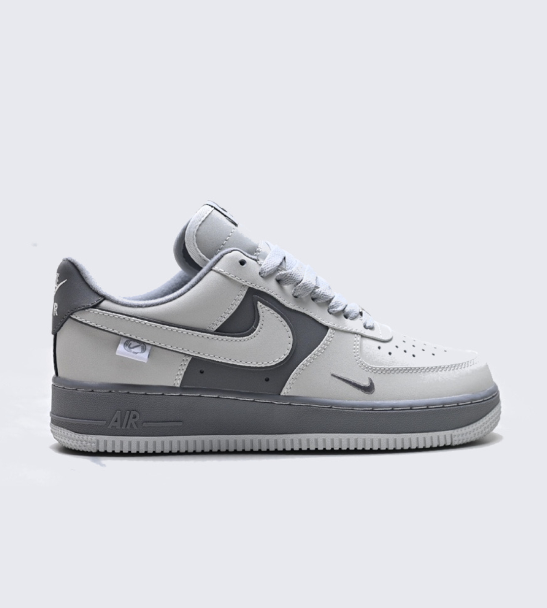 Chaussures Nike Air Force 1 Low Gris Clair Accents Gris Fonce