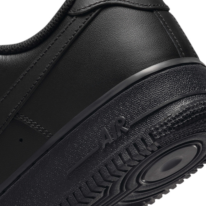 Chaussures-Nike-Air-Force-1-Noir-Unicolor-3.jpeg