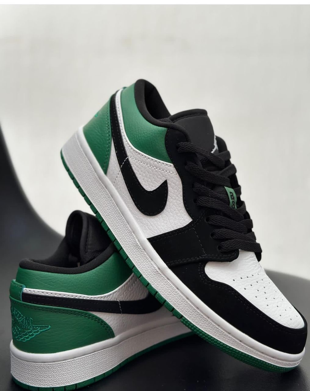Chaussures-Nike-Air-Jordan-1-Low-Vert-Mystique-5.jpeg