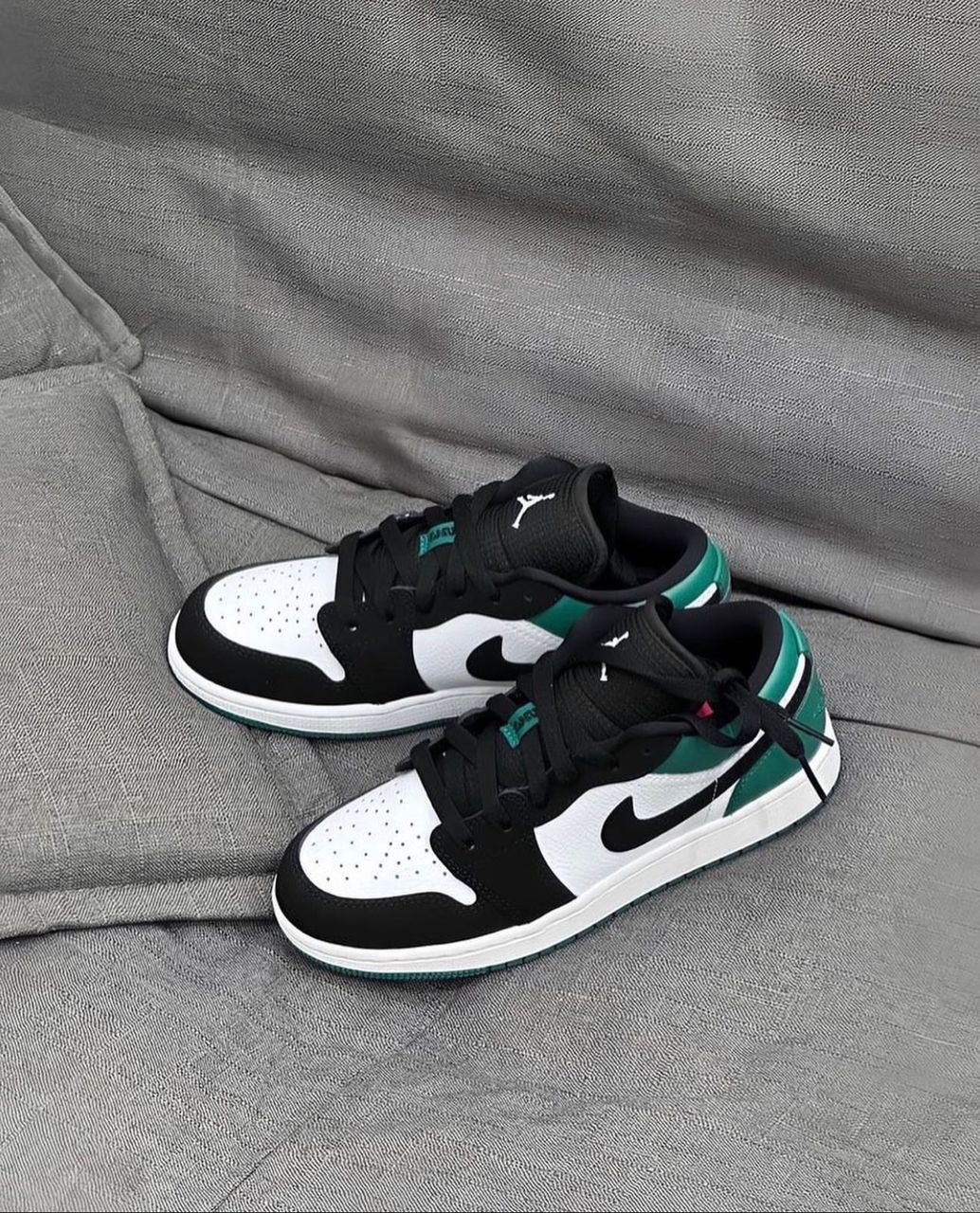 Chaussures-Nike-Air-Jordan-1-Low-Vert-Mystique-6.jpeg