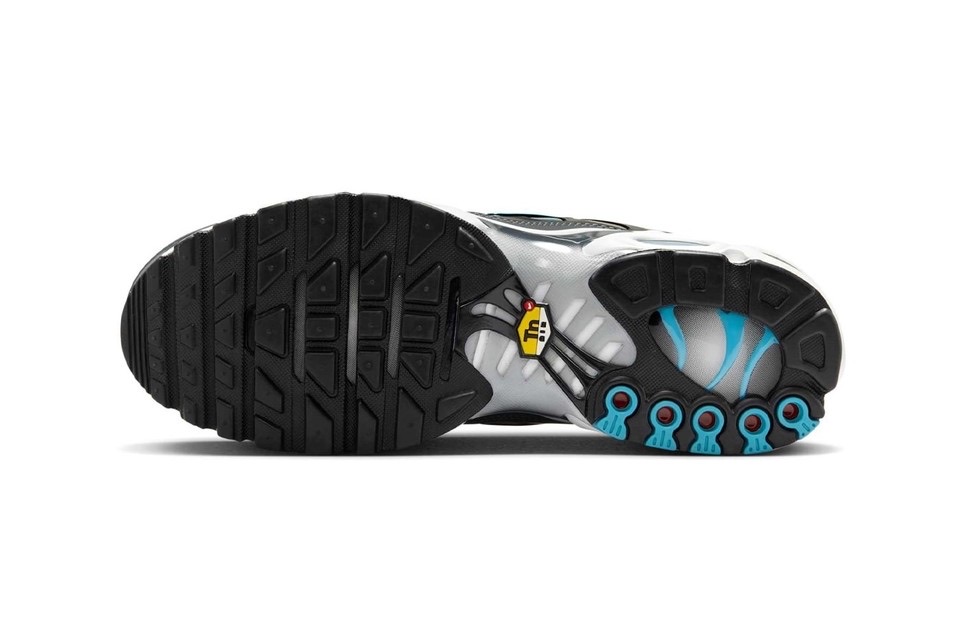 Chaussures-Nike-Air-Max-Plus-Tn-Retro-Running-Iridescentes-3.jpeg