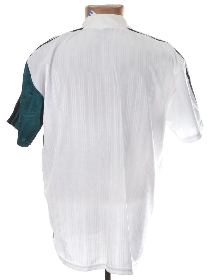 Maillot-Liverpool-x-Adidas-Exterieur-1995-1996-6.jpeg
