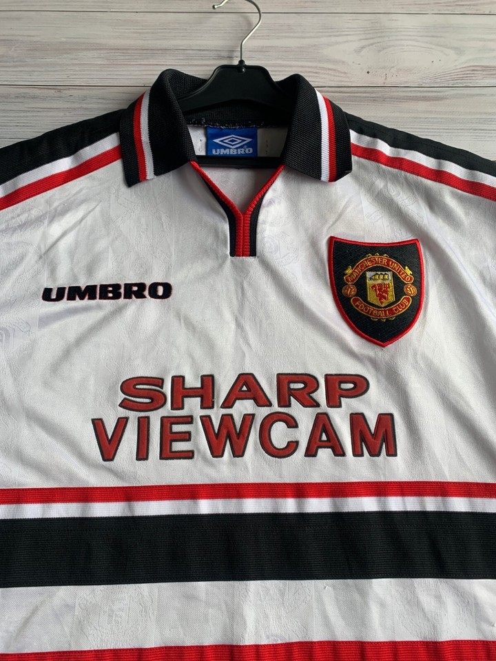 Maillot-Manchester-United-x-Umbro-Exterieur-1997-99-2.jpg
