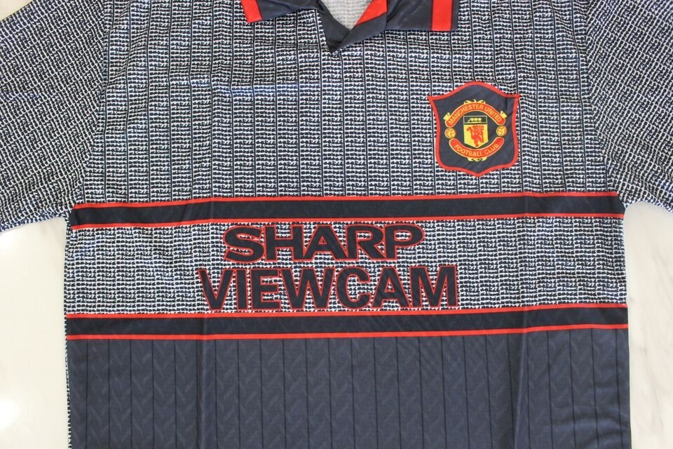 Maillot-Manchester-United-x-Umbro-away-1995-1996-3.jpeg