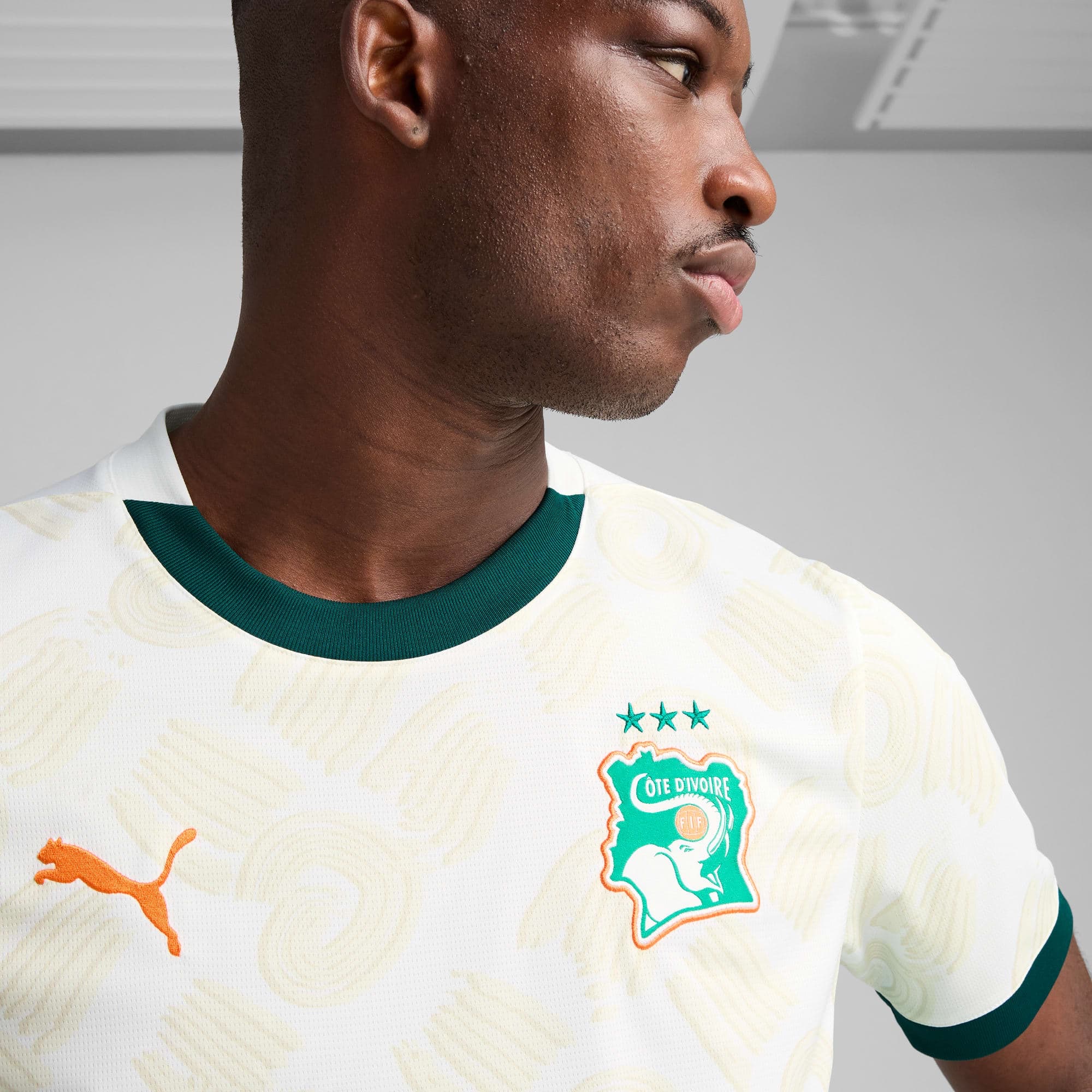 Maillot-Puma-Equipe-de-Cote-d-Ivoire-2025-Exterieur-Blanc-4.jpeg