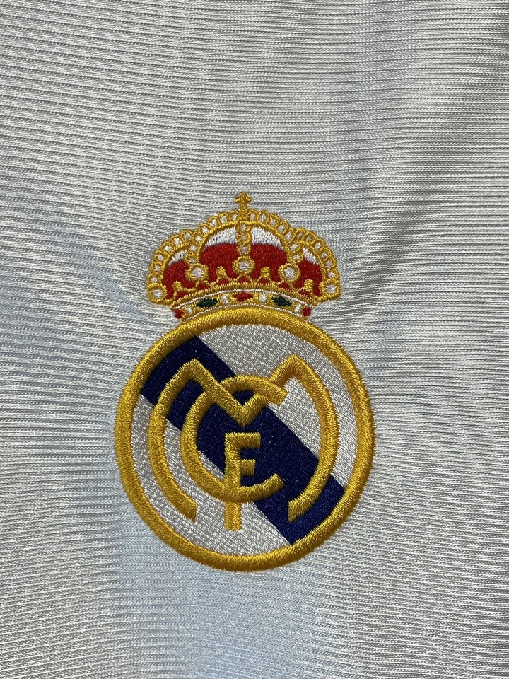 Maillot-Real-Madrid-x-Adidas-Domicile-1998-00-6.jpg