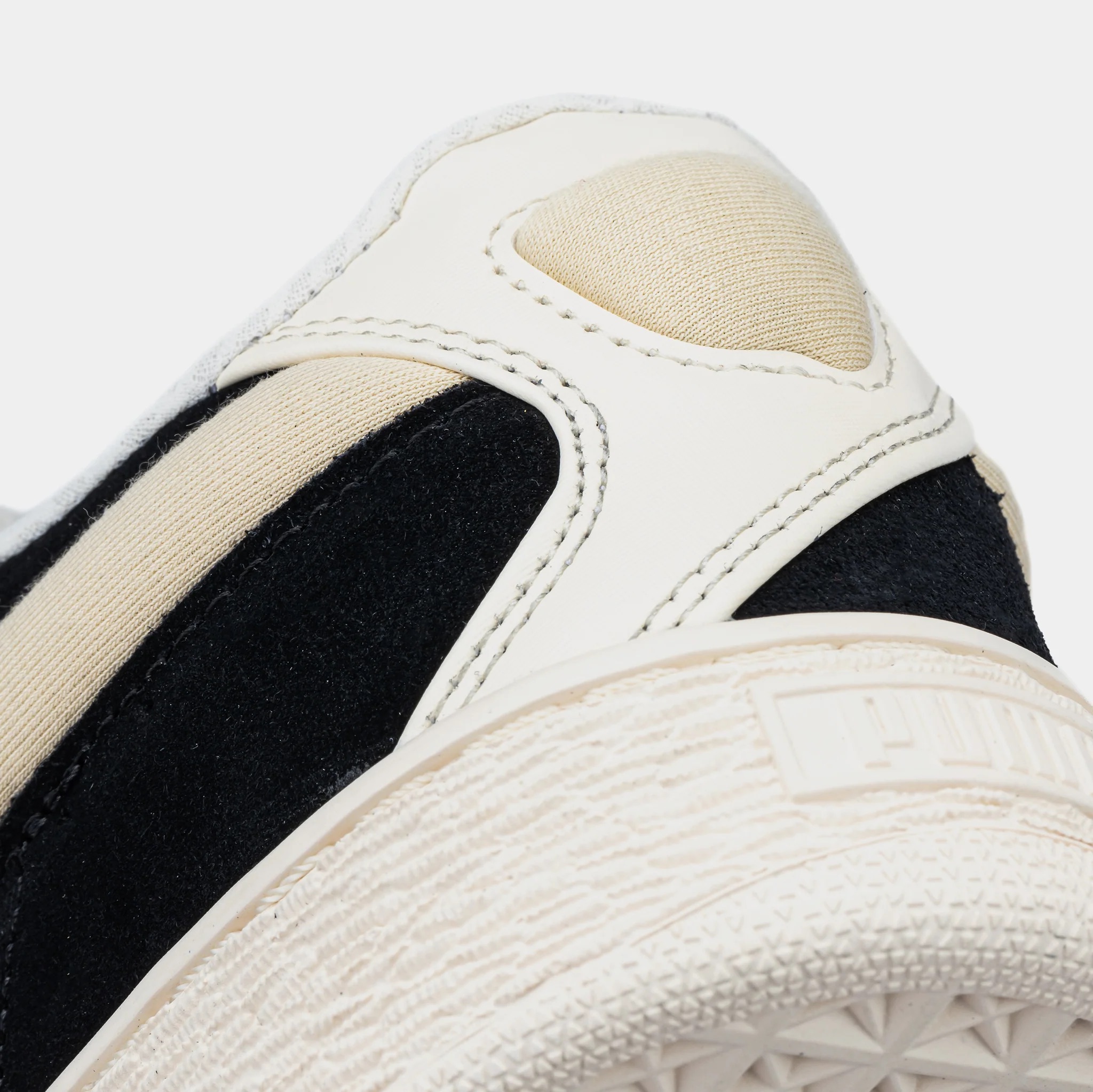 PUMA-Suede-XL-Crush-Preserves-Noir-et-Blanc-cassé-3.jpg
