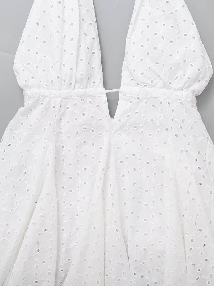Robe-Courte-Femme-a-Col-Halter-Dos-Nu-avec-Broderies-2.jpg