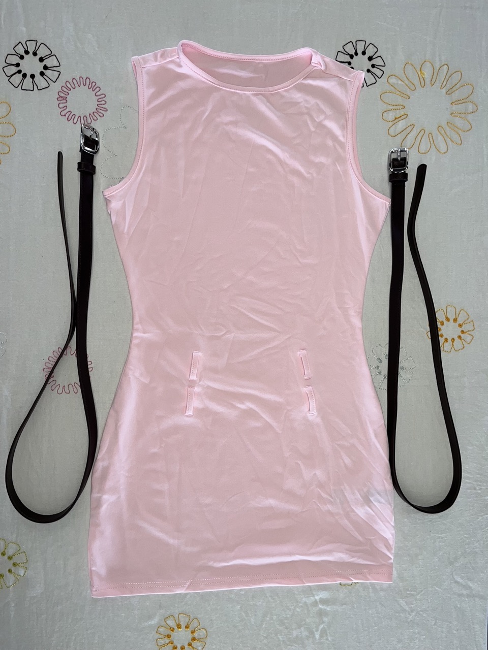 Robe-Shein-Courte-Rose-Sans-Manches-avec-Double-Ceinture-2.jpeg