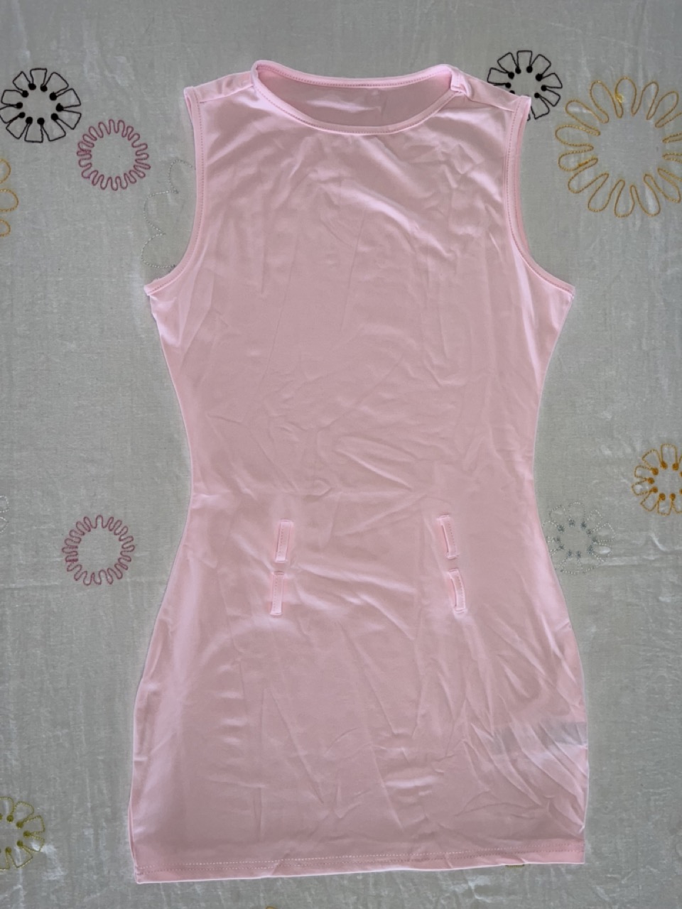 Robe-Shein-Courte-Rose-Sans-Manches-avec-Double-Ceinture-3.jpeg