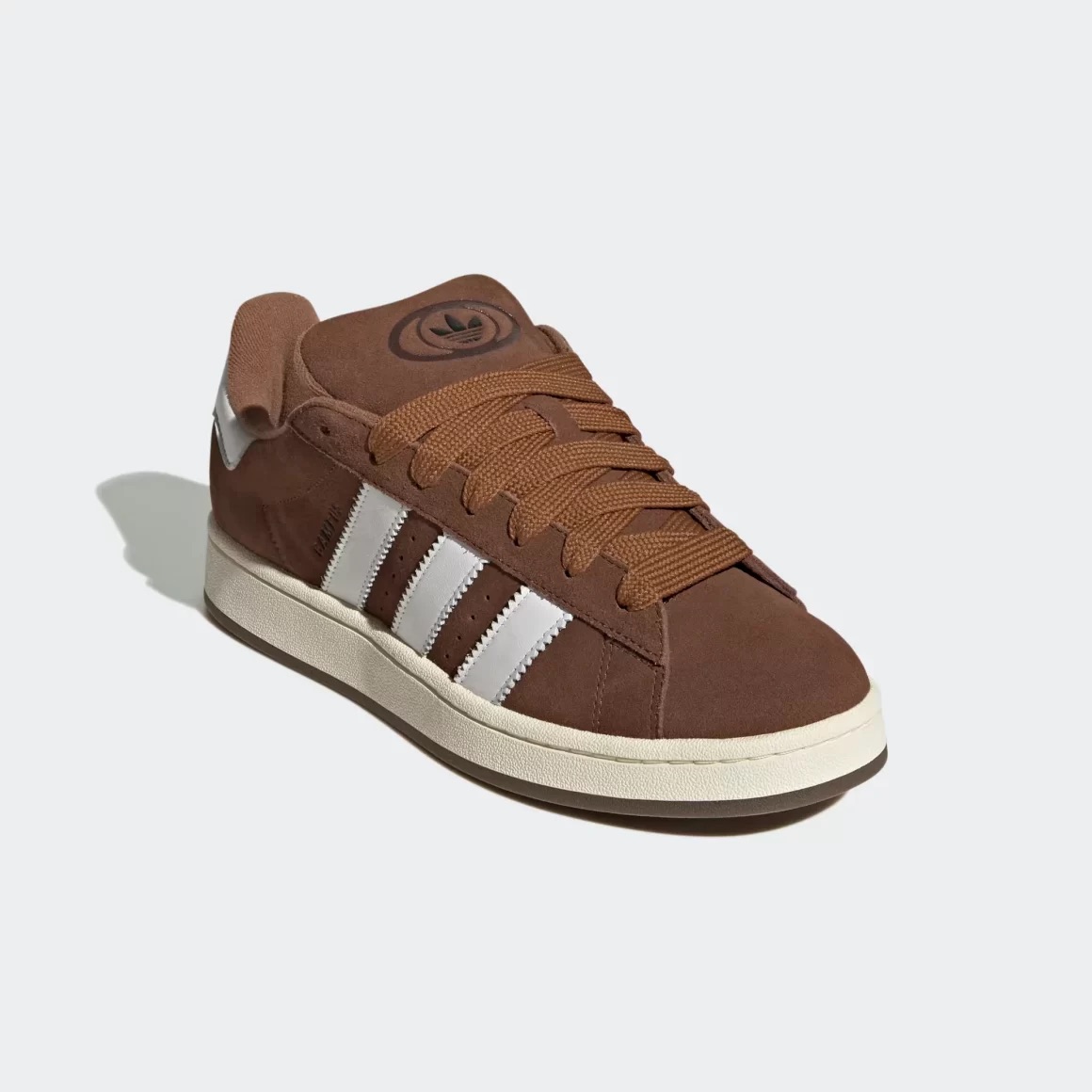 adidas-campus-marron-avec-bandes-blanches-et-semelles-blanc-casse-3.jpg