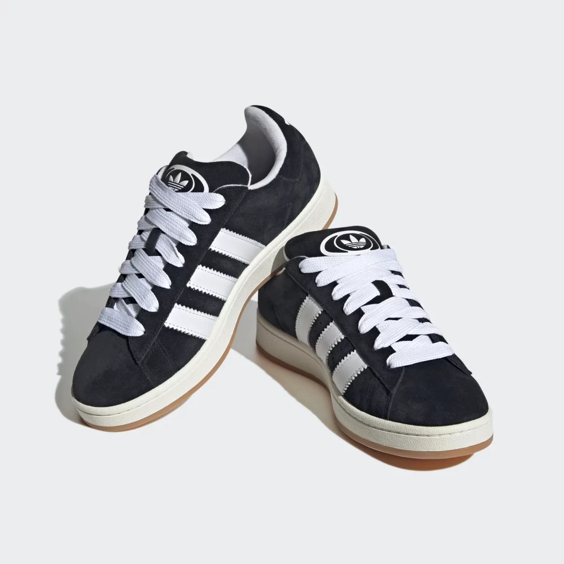 adidas-campus-noir-avec-bandes-blanches-et-semelles-blanc-casse-4.jpeg