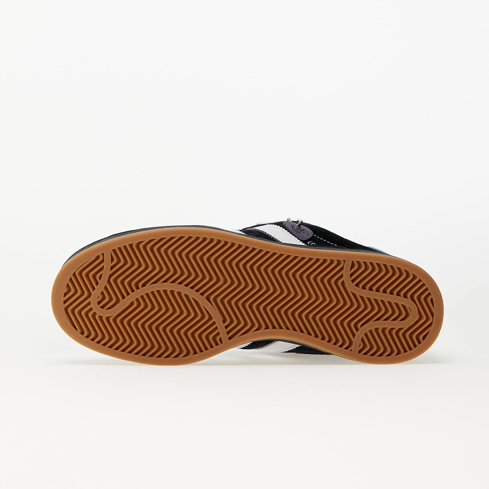 adidas-campus-x-korn-avec-bandes-blanches-et-semelles-noir-7.jpeg