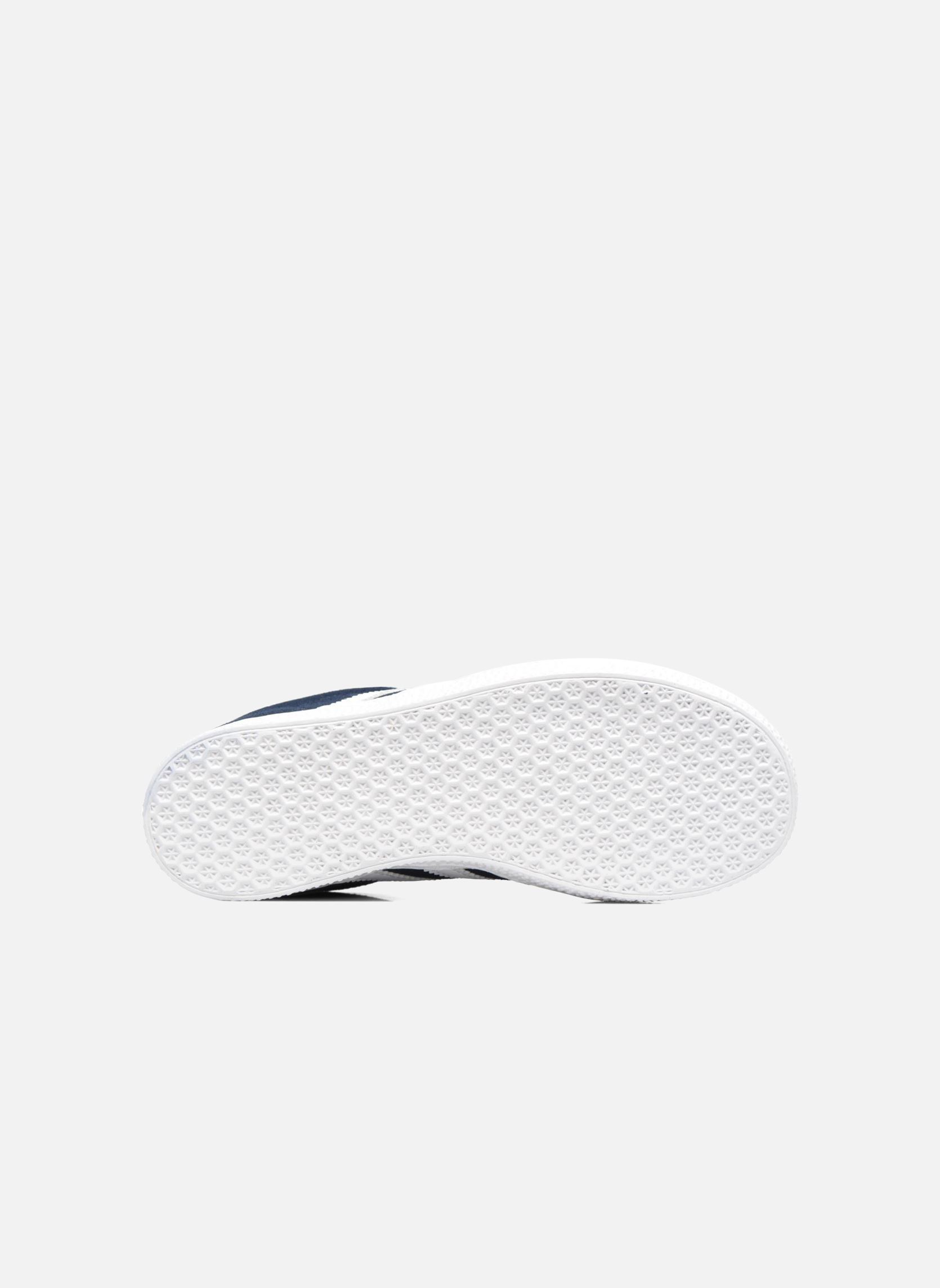 adidas-gazelle-bleu-avec-des-semelles-blanches-5.jpg