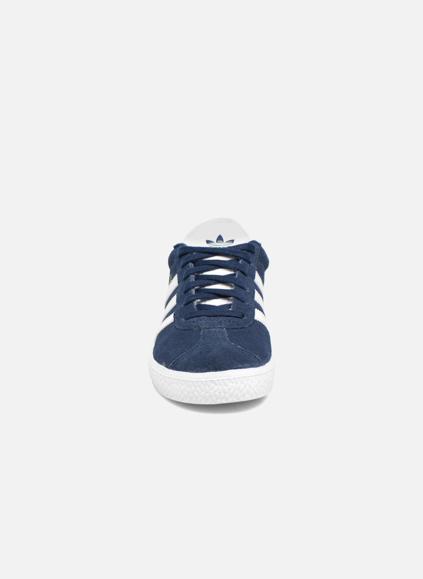 adidas-gazelle-bleu-avec-des-semelles-blanches-6.jpg