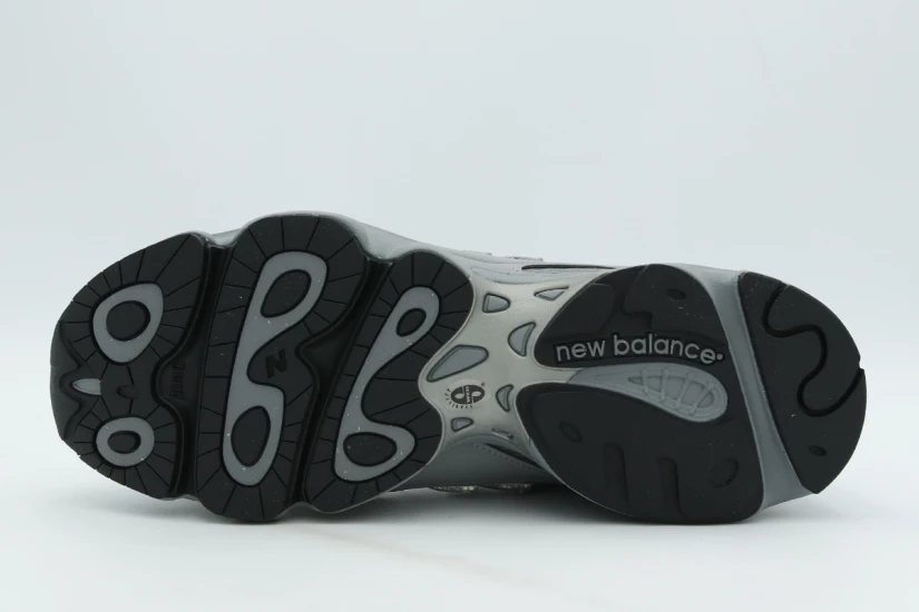 chaussure-new-balance-1000-gris-gris-metalique-et-noir-6.jpeg