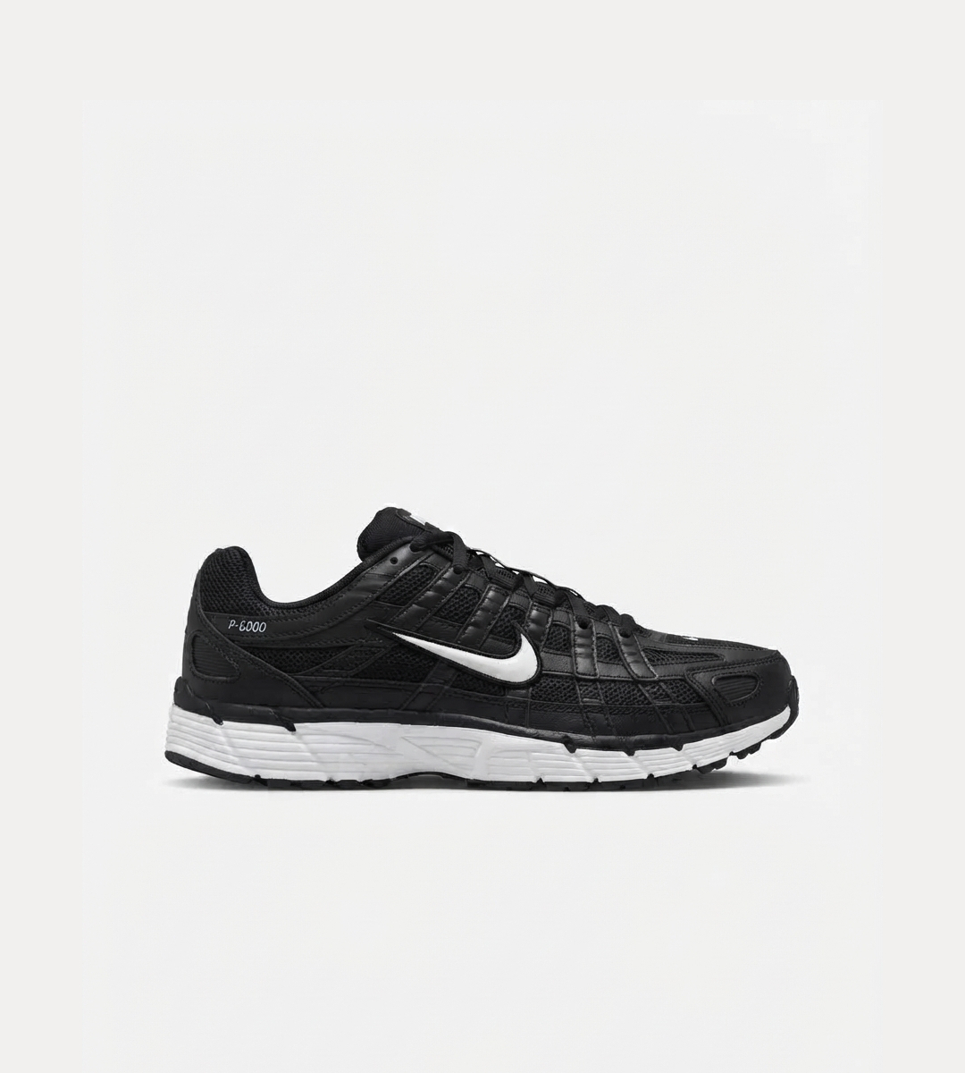 chaussure nike P-6000 noir et blanc