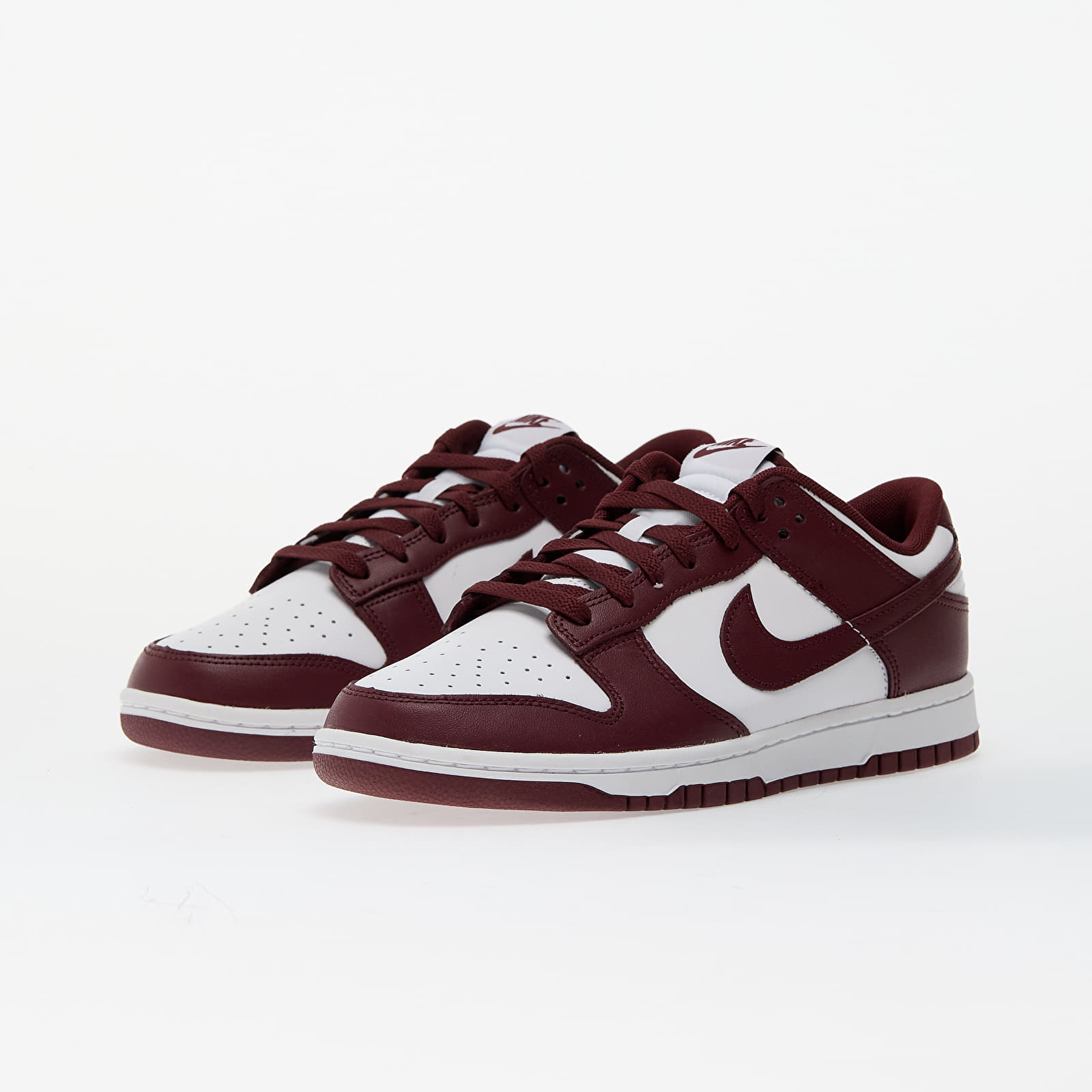 chaussure-nike-sb-dunk-low-rouge-bordeau-3.jpeg