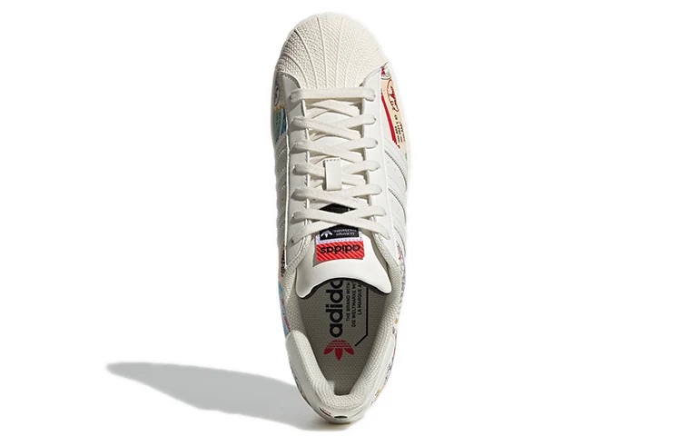 chaussures-adidas-superstar-blanc-avec-inspire-timbre-poste-3.jpeg