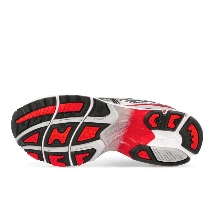 chaussures-asics-gel-kayano-14-rouge-blanc-et-gris-metalique-5.jpeg