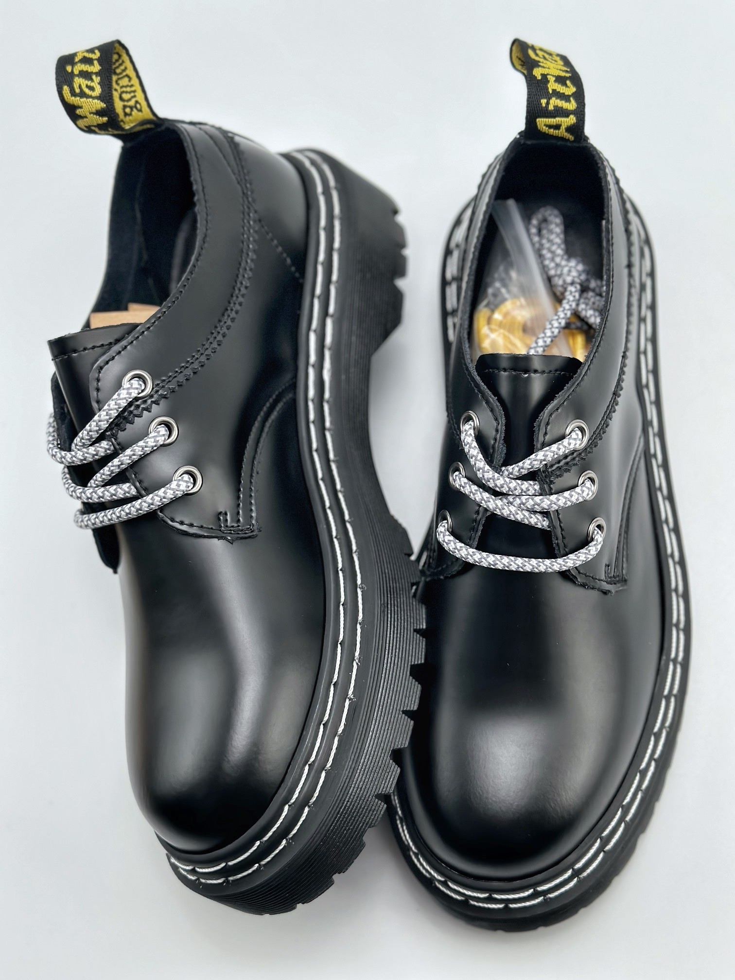 chaussures-dr-martens-full-black-5.jpeg