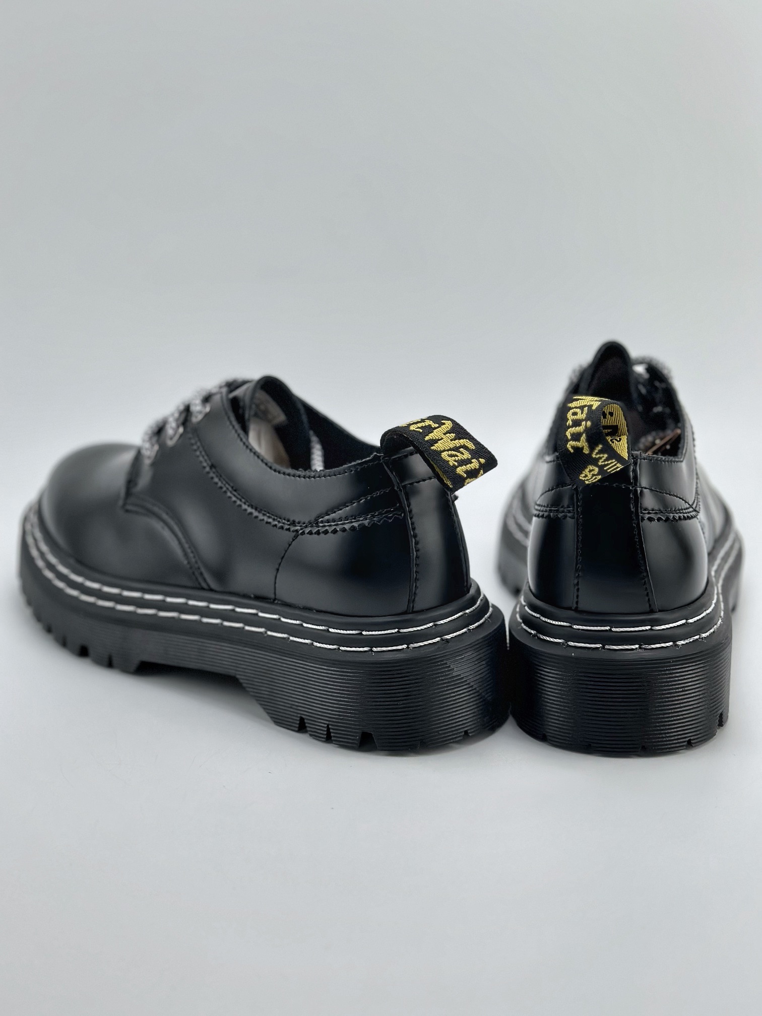 chaussures-dr-martens-full-black-7.jpeg