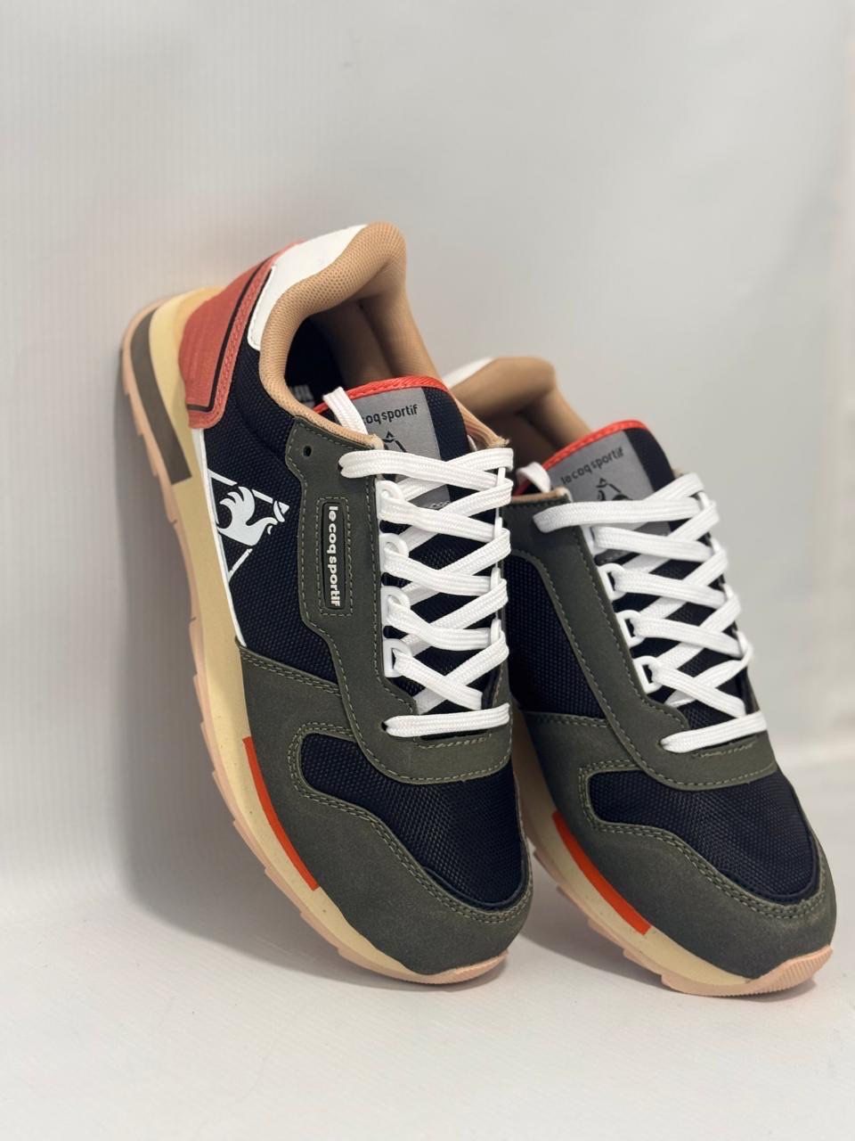 chaussures-le-coq-sportif-vert-et-beige-3.jpeg