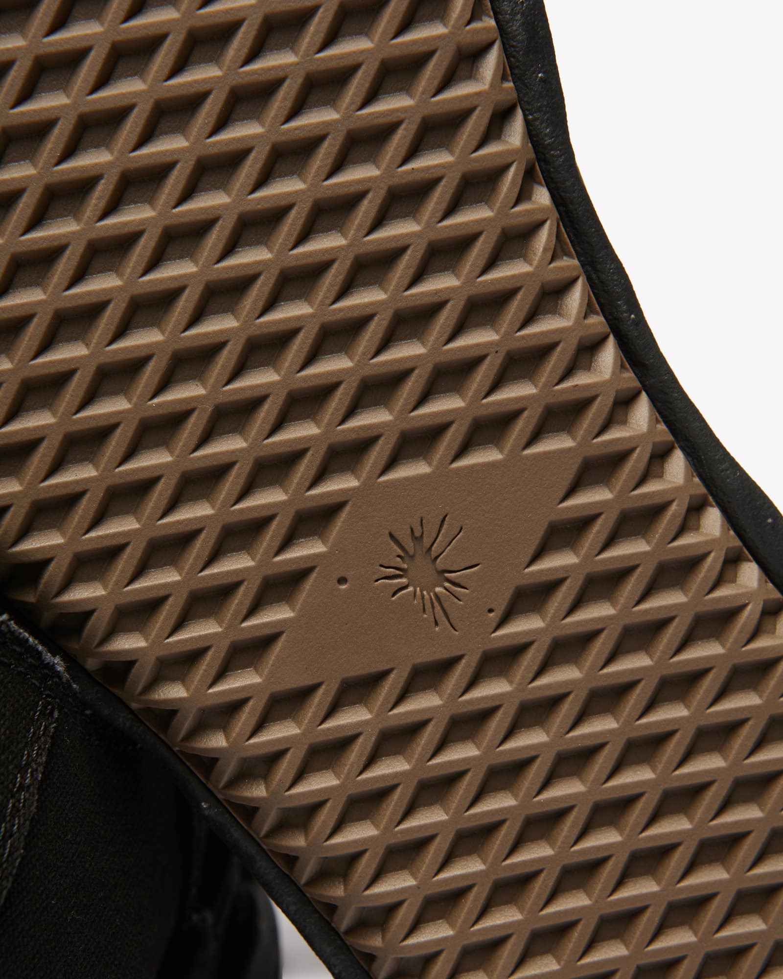chaussures-maison-mahira-yasuhiro-noir-3.jpeg