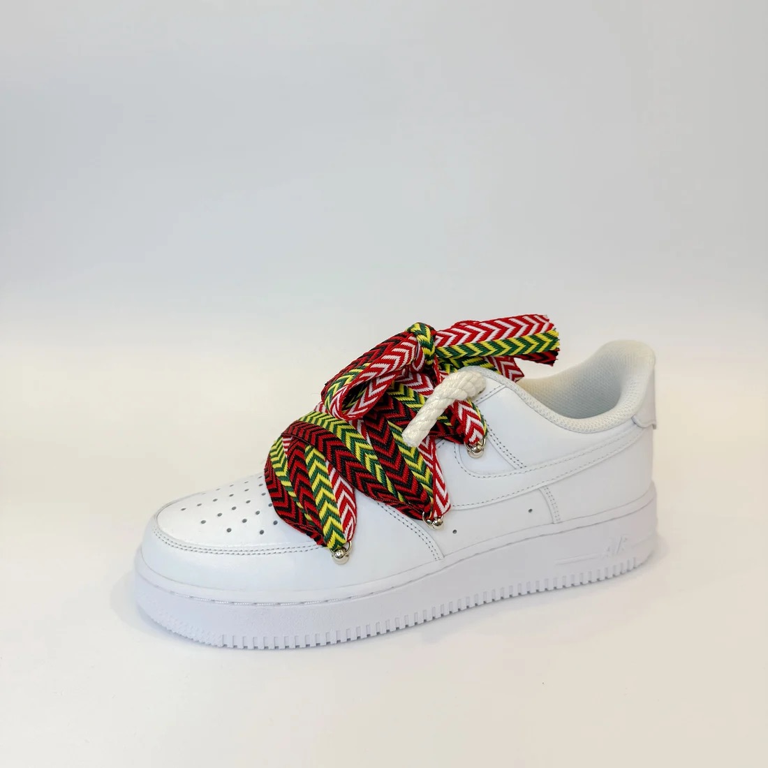 chaussures-nike-air-force-1-low-07-blanc-lanvin-lacets-rope-jaune-3.jpeg