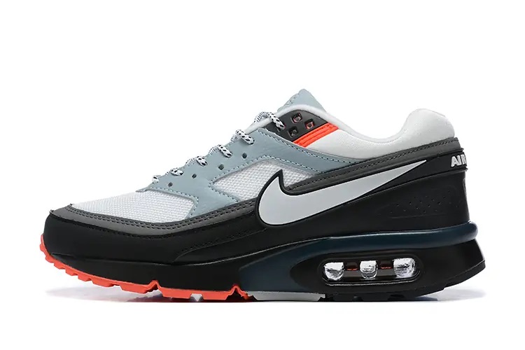 chaussures-nike-air-max-blanc-et-bleu-ciel-avec-semelle-noir-4.jpeg