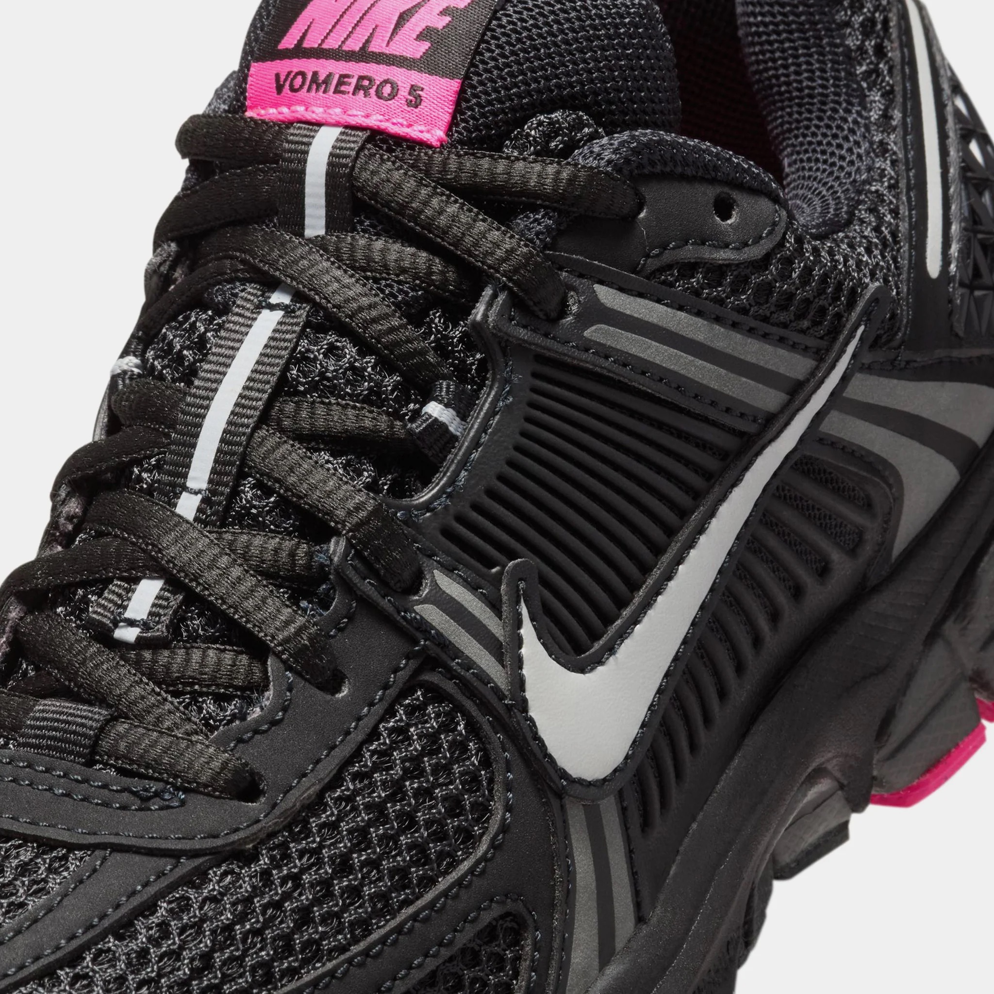 chaussures-nike-zoom-vomero-5-noir-rose-3.jpeg