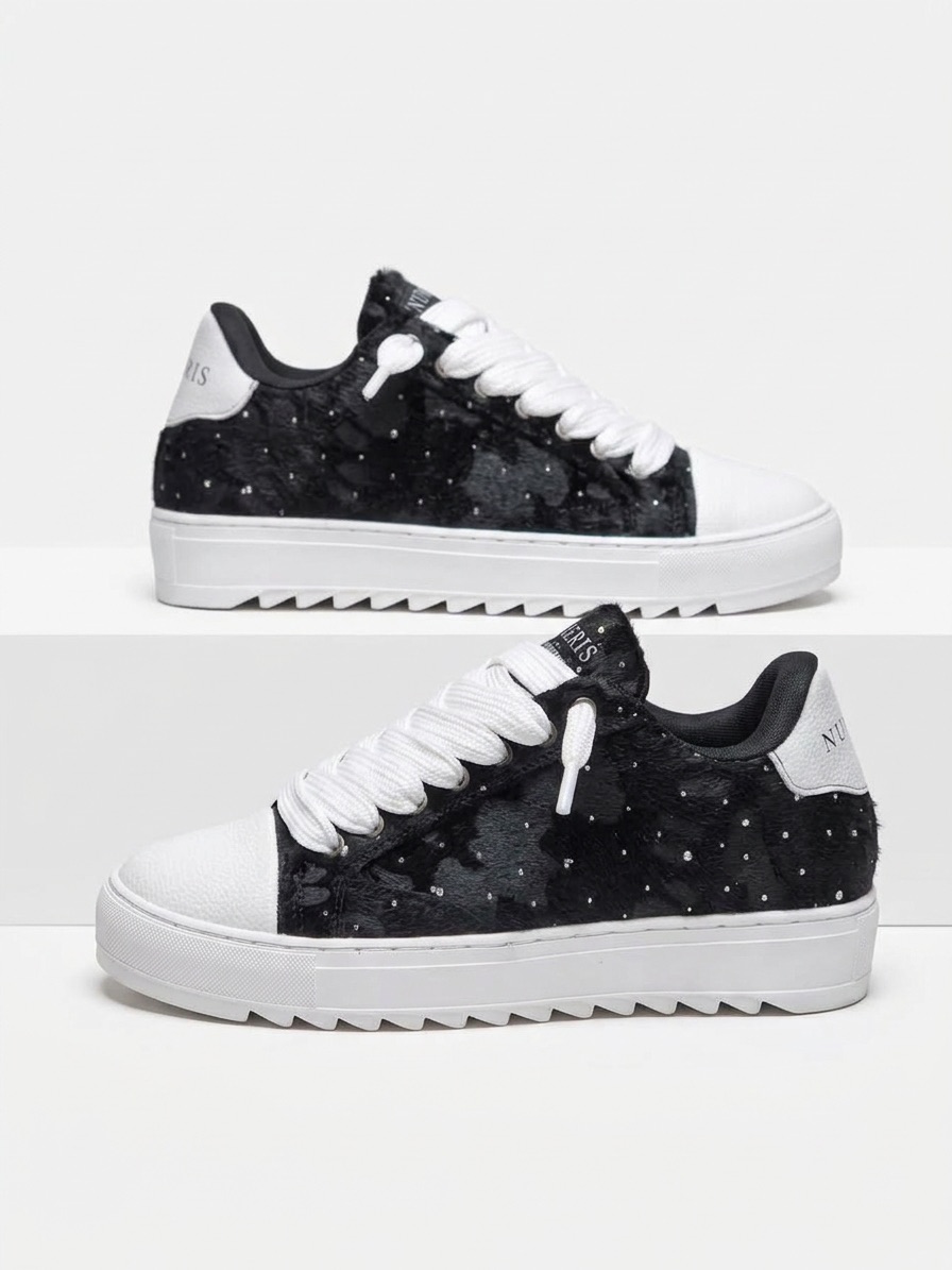 chaussures-numeris-texturees-effet-motif-paillettes-blanche-et-noire-6.jpeg