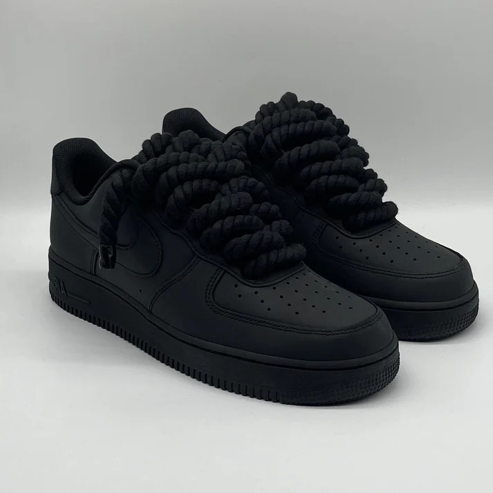 nike-air-force-1-unicolore-noir-avec--gros-lacets-6.jpeg