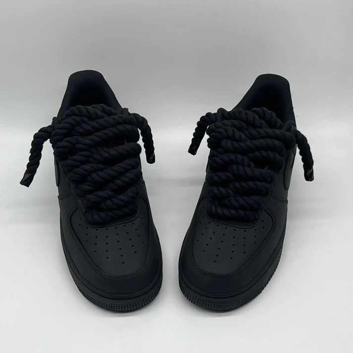 nike-air-force-1-unicolore-noir-avec--gros-lacets-7.jpeg
