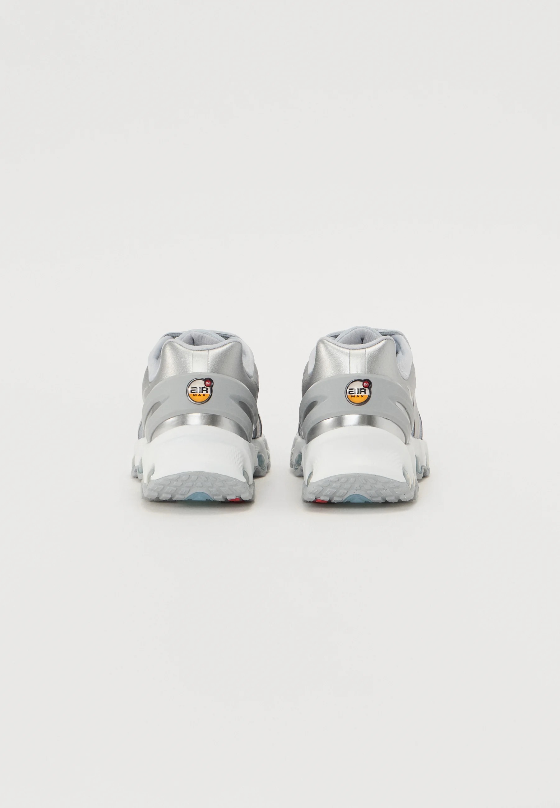 nike-air-max-dn8-argenté-3.jpeg