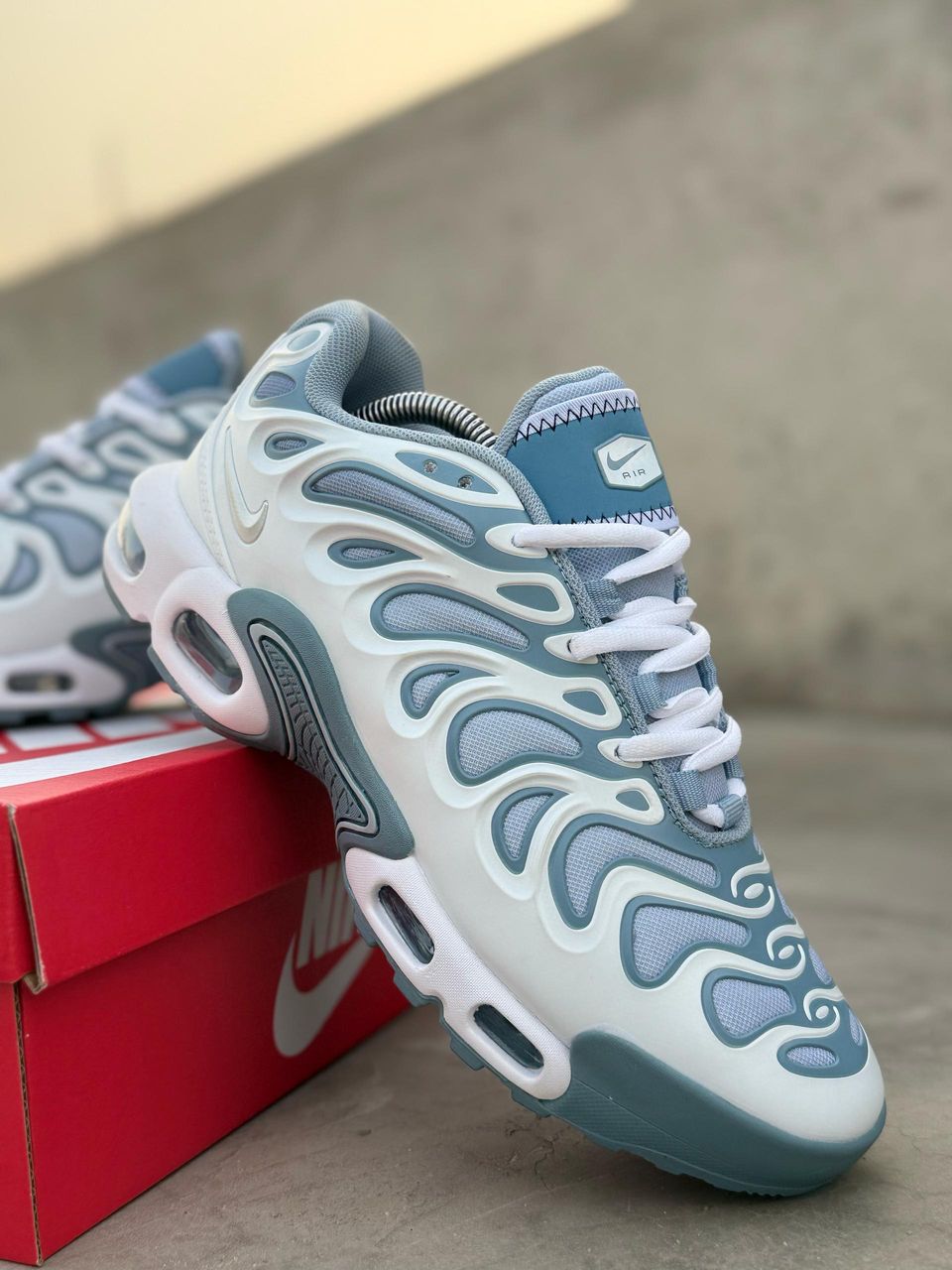 nike-air-max-plus-tn-bleu-ciel-et-beige-7.jpeg