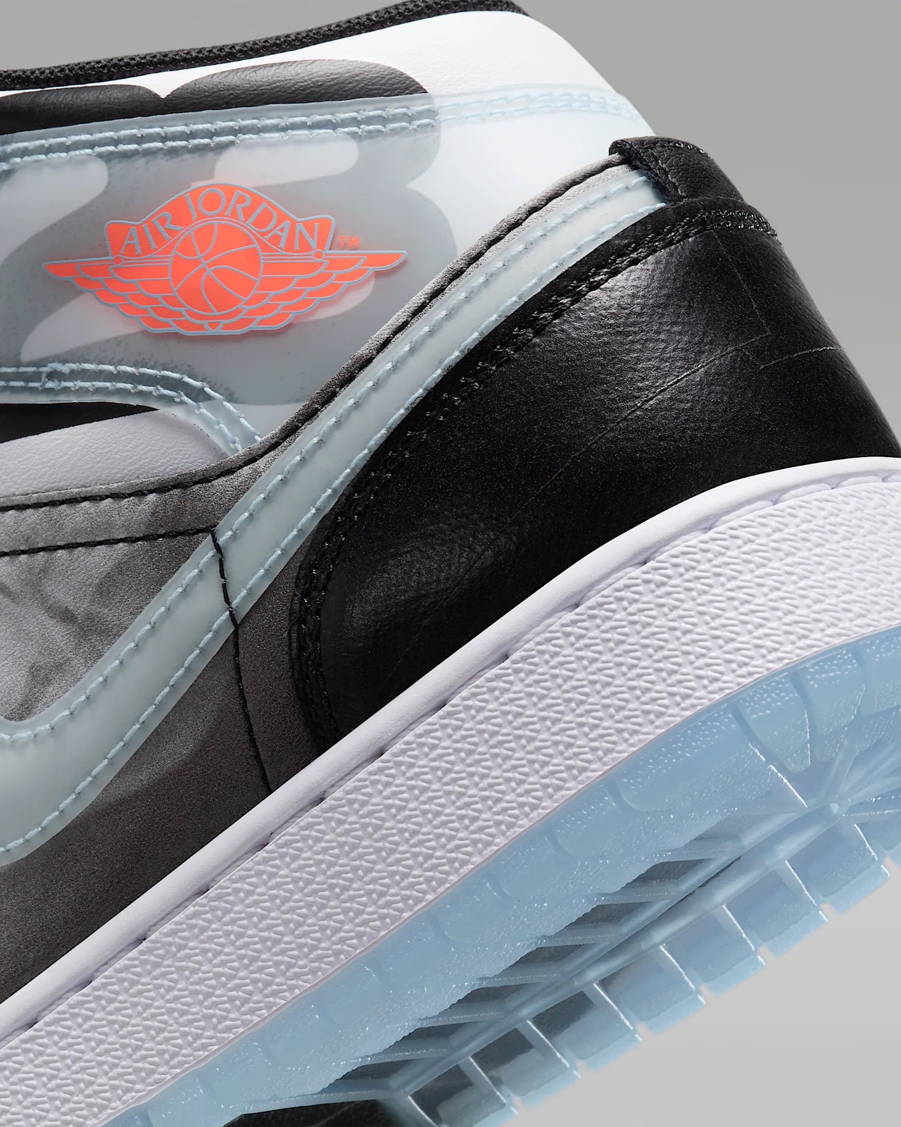nike-aire-jordan-1-mid-el-hueso-2.jpeg