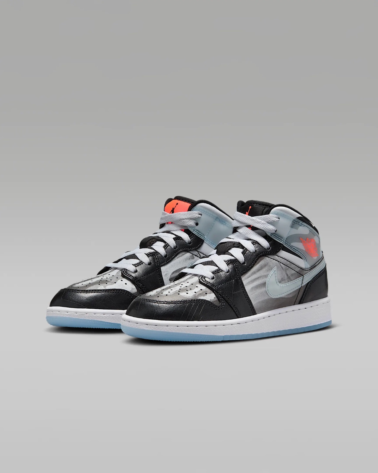 nike-aire-jordan-1-mid-el-hueso-4.jpeg