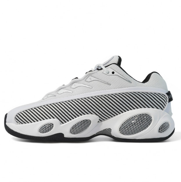 nike-nocta-glide-blanc-noir-avec-des-semelles-blanches-2.jpg