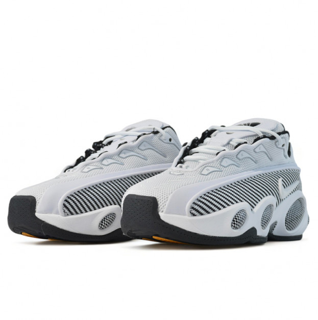 nike-nocta-glide-blanc-noir-avec-des-semelles-blanches-3.jpg