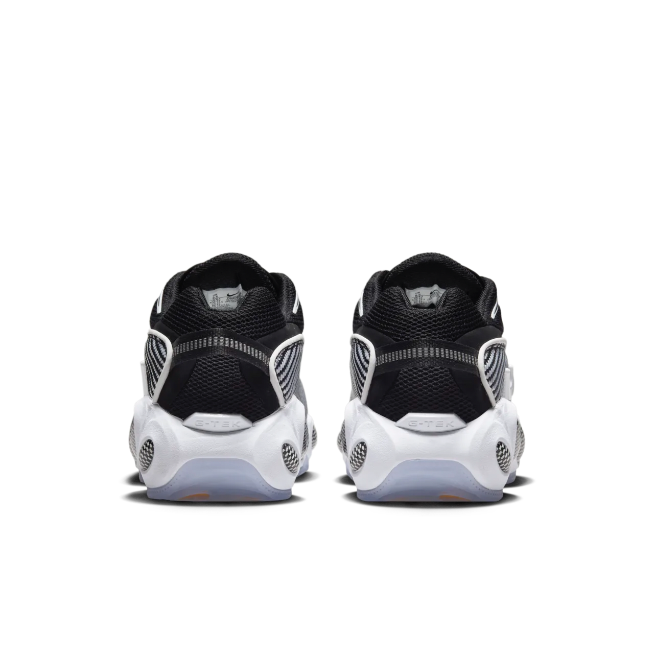 nike-nocta-glide-noir-avec-des-semelles-blanches-2.png