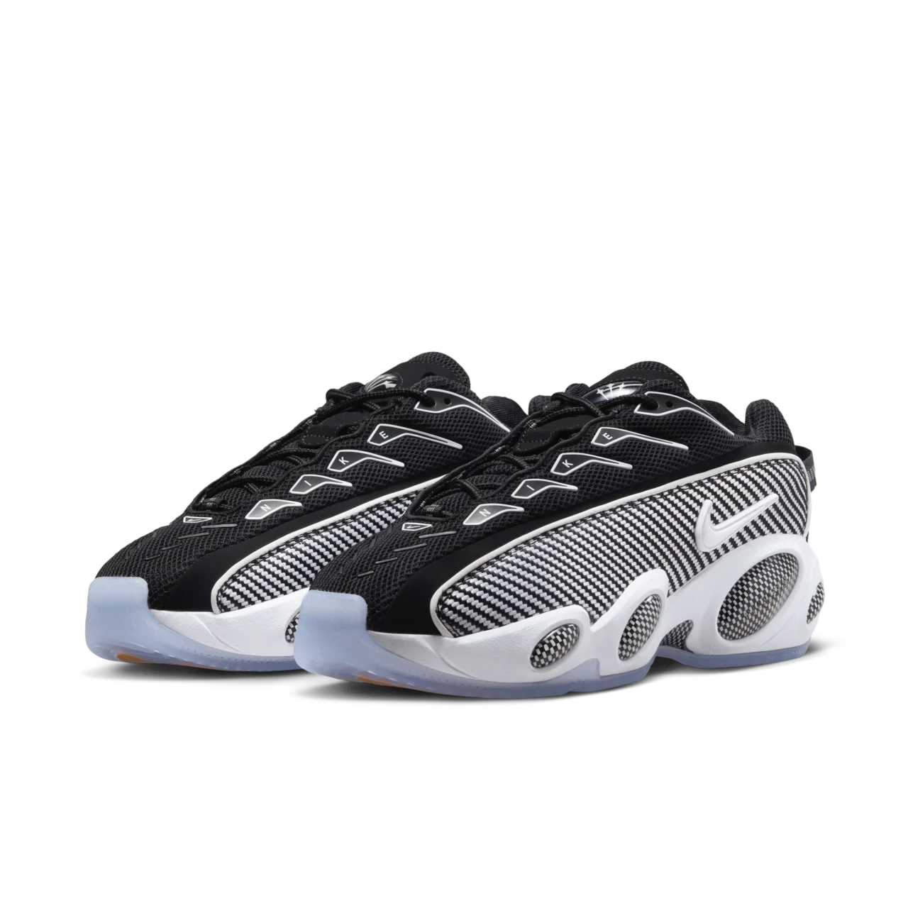 nike-nocta-glide-noir-avec-des-semelles-blanches-3.png
